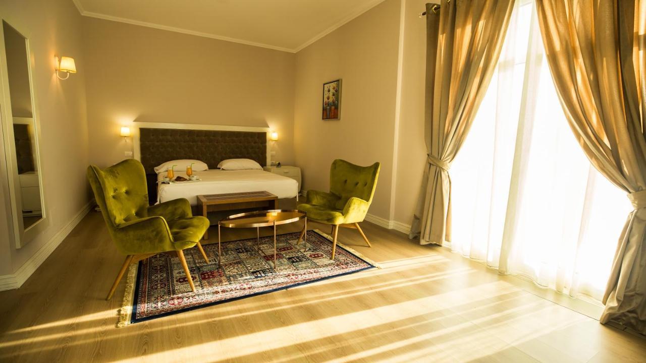 Royal Hill Hotel Vorë Exterior foto