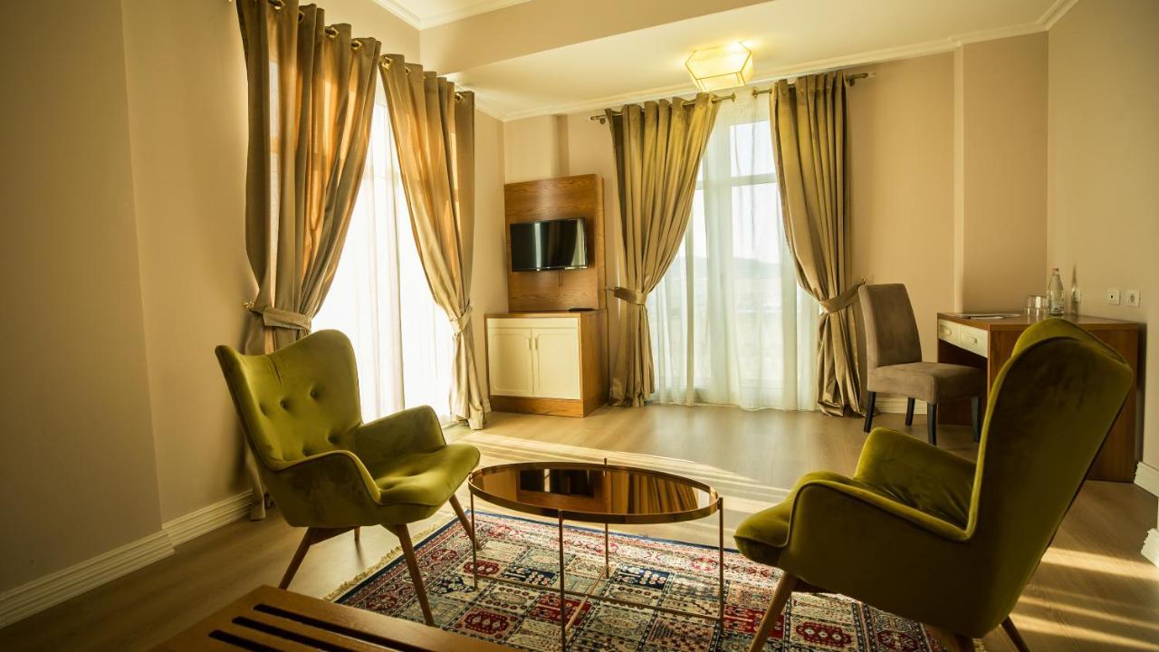 Royal Hill Hotel Vorë Exterior foto